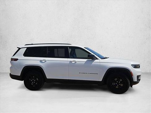 Used 2024 Jeep Grand Cherokee L Laredo AWD/4WD image 4
