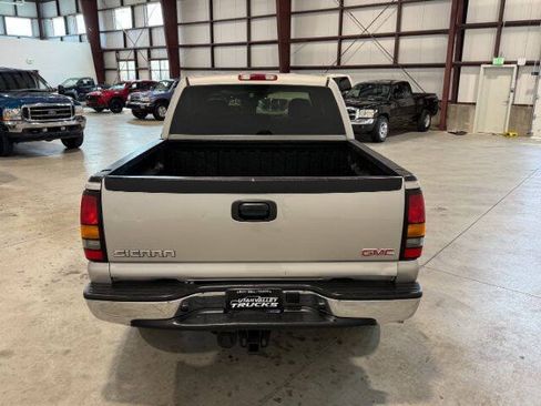 Used 2005 GMC Sierra 1500 SLE w/ Off-Road Package AWD/4WD image 10