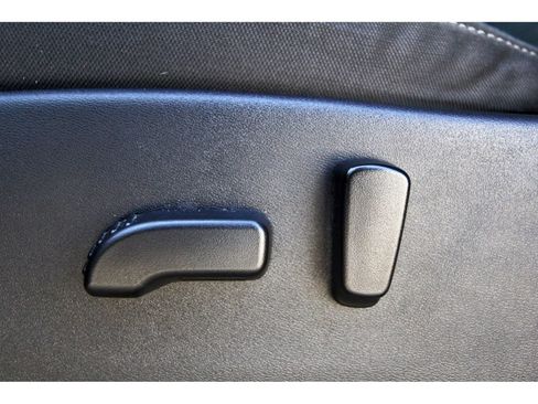 Used 2023 Nissan Frontier SV w/ Technology Package RWD image 25