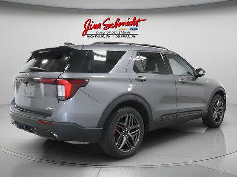 Used 2025 Ford Explorer ST-Line w/ ST-Line Street Pack AWD/4WD image 6