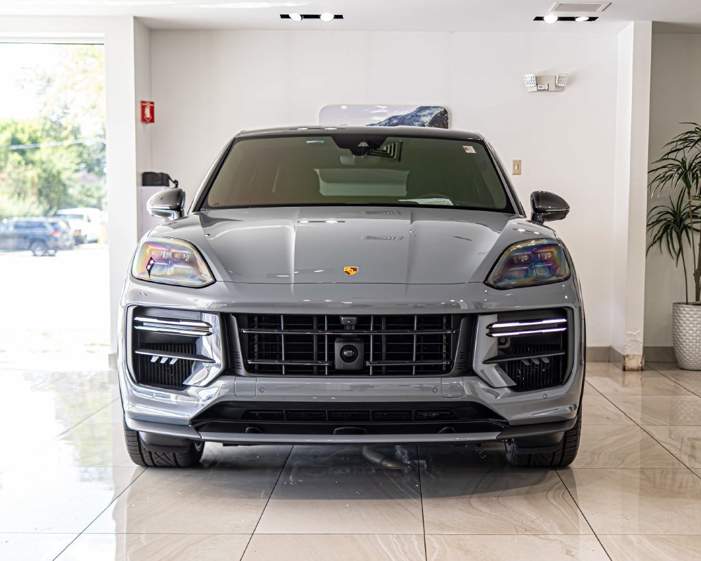 Used 2024 Porsche Cayenne Turbo GT AWD/4WD image 2