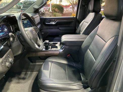 Used 2024 Chevrolet Silverado 1500 RST image 5