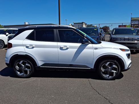 Certified 2023 Hyundai Venue Limited w/ Cargo Package FWD image 7