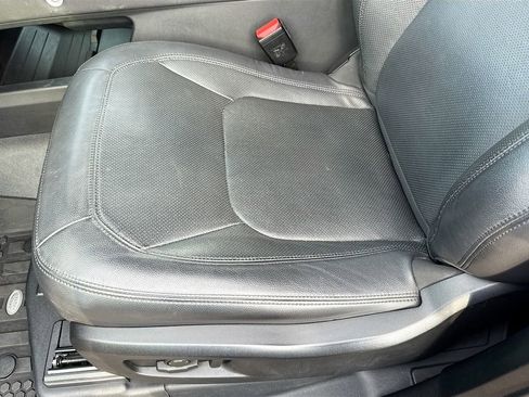 Used 2023 Land Rover Defender 90 SE image 21