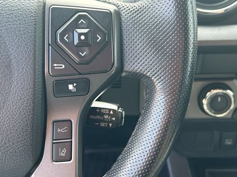 Used 2020 Toyota Tacoma TRD Off-Road AWD/4WD image 29