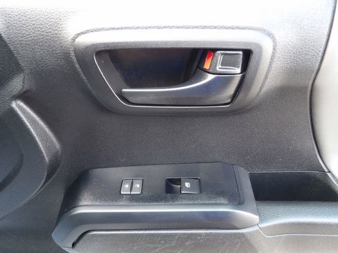 Used 2022 Toyota Tacoma SR RWD image 34