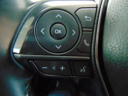 Used 2022 Toyota Camry SE FWD image 12