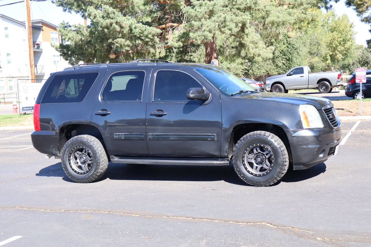 Used 2011 GMC Yukon SLT w/ SLT-2 Equipment Package AWD/4WD image 2