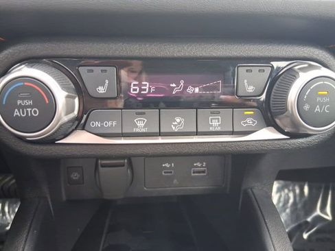 Used 2024 Nissan Versa SR image 24