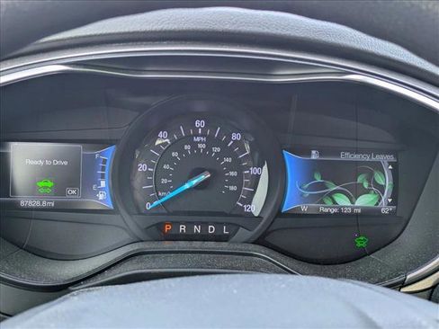 Used 2019 Ford Fusion SE FWD image 11
