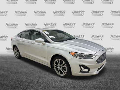 Used 2019 Ford Fusion Titanium image 2