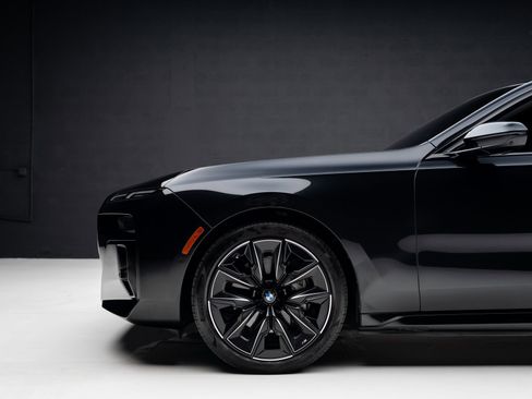 Used 2024 BMW i7 eDrive50 w/ M Sport Package image 21