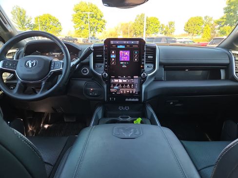 Used 2025 RAM 3500 Laramie AWD/4WD image 18