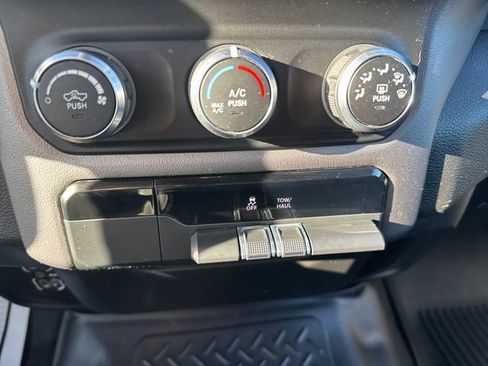 Used 2020 RAM 1500 Big Horn AWD/4WD image 30