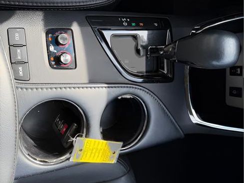 Used 2016 Toyota Avalon Touring FWD image 21