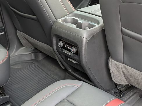 Used 2024 Chevrolet Traverse RS AWD/4WD image 32