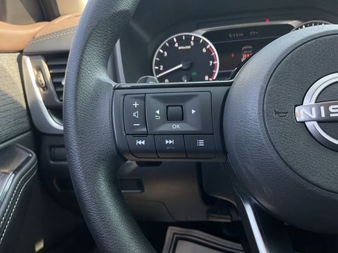 Used 2023 Nissan Rogue SV FWD image 29