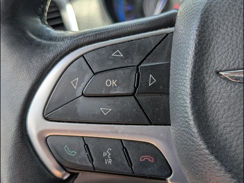Used 2015 Chrysler 300 Limited RWD image 13