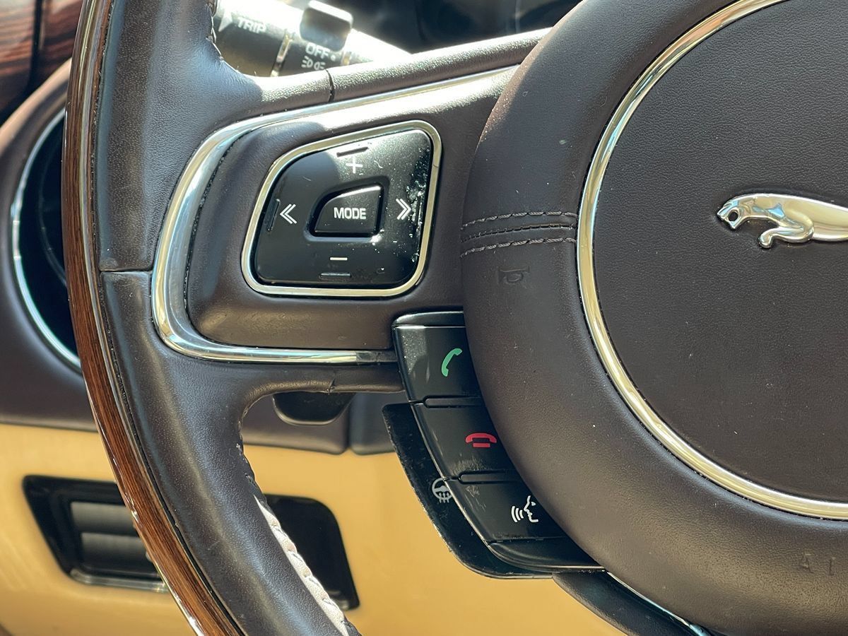 Used 2012 Jaguar XJ RWD image 27