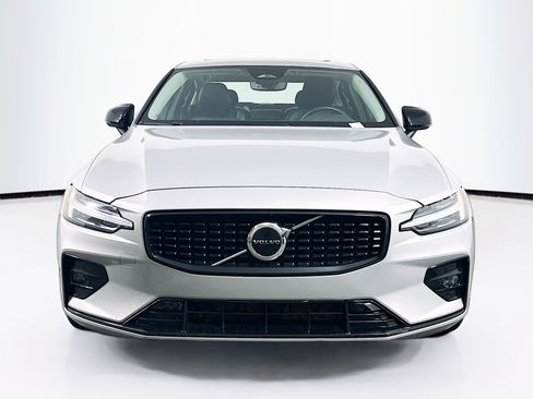 Used 2024 Volvo S60 B5 Core image 2