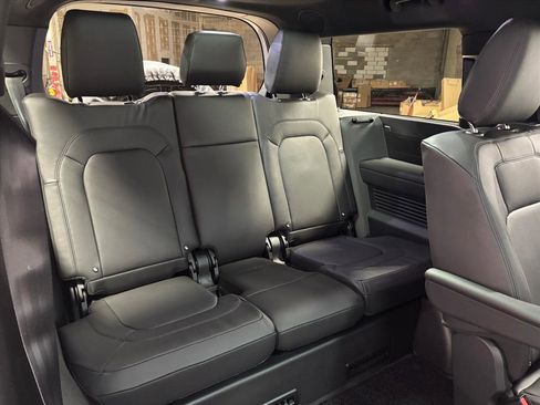 New 2026 Land Rover Defender 130 X-Dynamic SE image 42