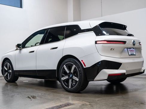 Used 2023 BMW iX xDrive50 w/ Ultimate Package 2 image 7