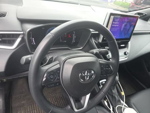 Used 2025 Toyota Corolla XSE FWD image 13