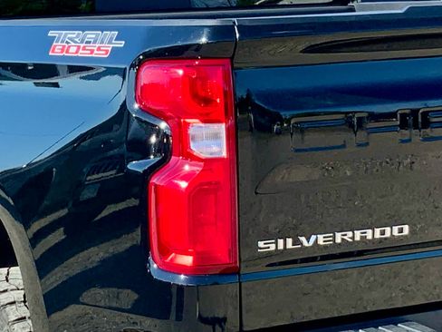 Used 2025 Chevrolet Silverado 1500 LT Trail Boss w/ Convenience Package II AWD/4WD image 14