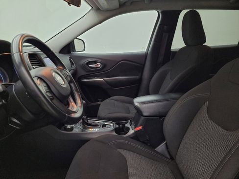 Used 2019 Jeep Cherokee Latitude w/ Cold Weather Group image 17