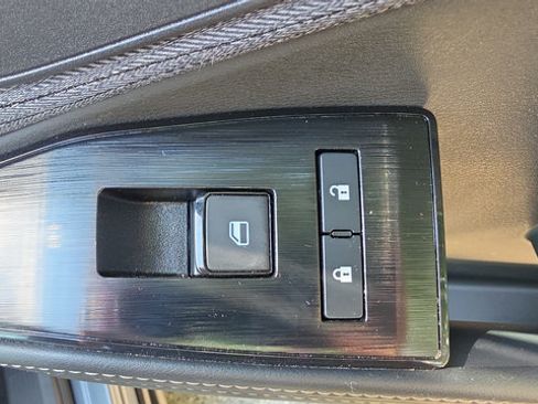 Used 2023 Nissan Rogue SV FWD image 22