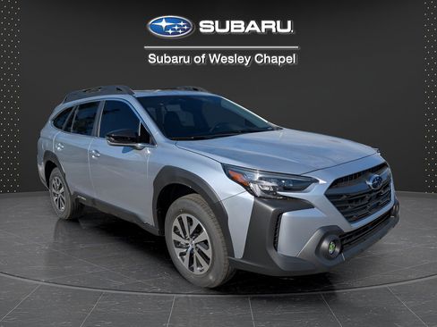 Used 2025 Subaru Outback Premium AWD/4WD image 1