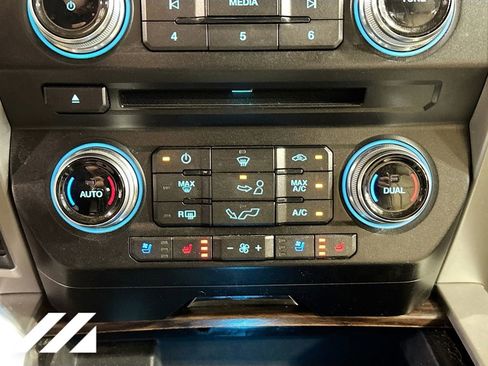 Used 2018 Ford F150 Lariat w/ Equipment Group 502A Luxury AWD/4WD image 18
