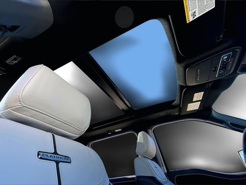 Used 2025 Ford F150 Lightning Platinum image 23