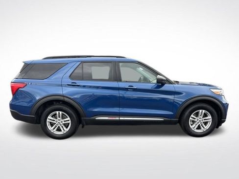 Used 2021 Ford Explorer XLT w/ Equipment Group 202A AWD/4WD image 8