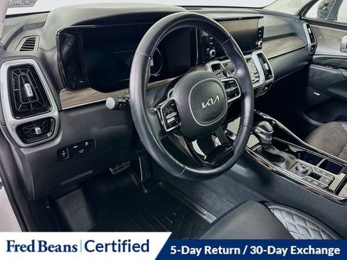 Used 2022 Kia Sorento SX Prestige image 11