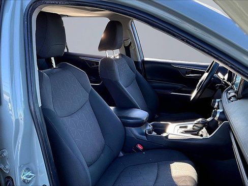 Used 2019 Toyota RAV4 XLE image 7