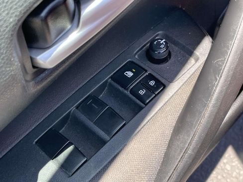 Used 2021 Toyota Corolla LE FWD image 17