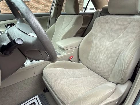 Used 2010 Toyota Camry LE FWD image 22