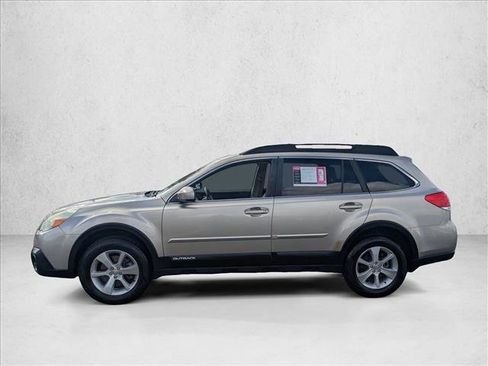 Used 2014 Subaru Outback 3.6R Limited w/ Moonroof Package image 9