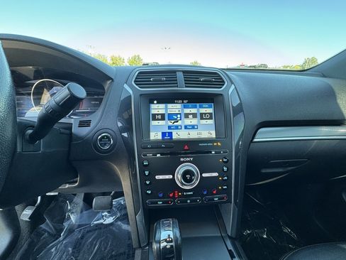 Used 2018 Ford Explorer Sport image 32