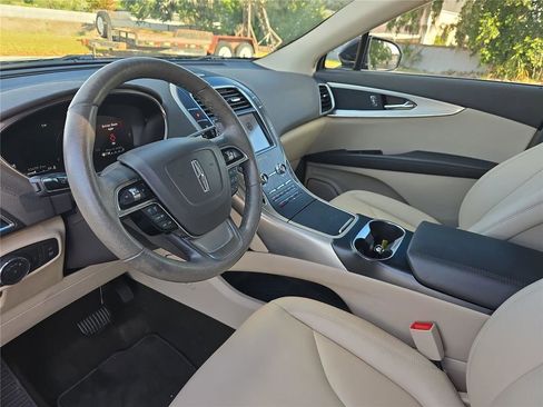 Used 2020 Lincoln Nautilus FWD image 17