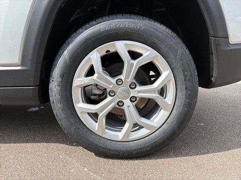 Certified 2024 Jeep Compass Latitude AWD/4WD image 11
