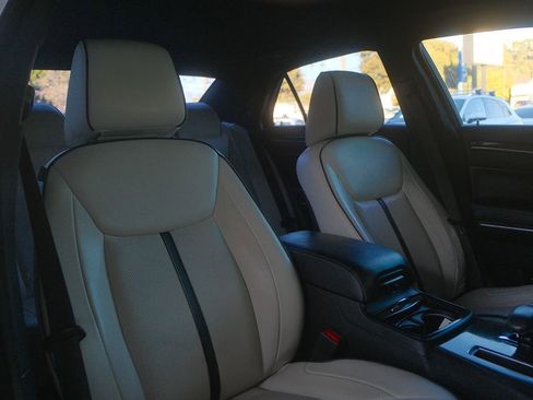 Used 2013 Chrysler 300 Motown image 27