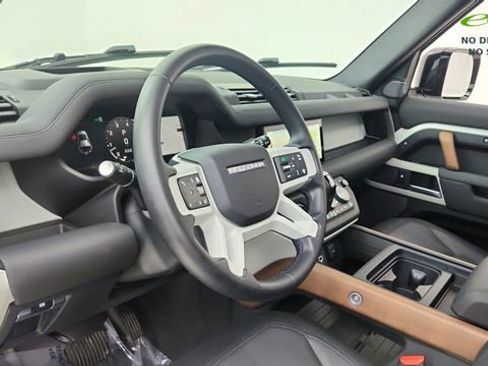 Used 2024 Land Rover Defender 110 X-Dynamic SE AWD/4WD image 17