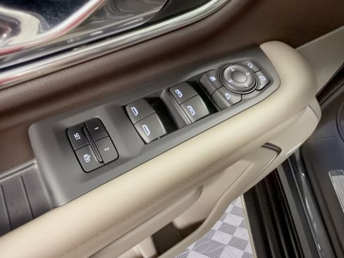 Used 2021 Chevrolet Tahoe LT w/ LT Signature Package RWD image 15
