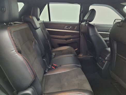Used 2018 Ford Explorer XLT w/ Equipment Group 202A FWD image 19