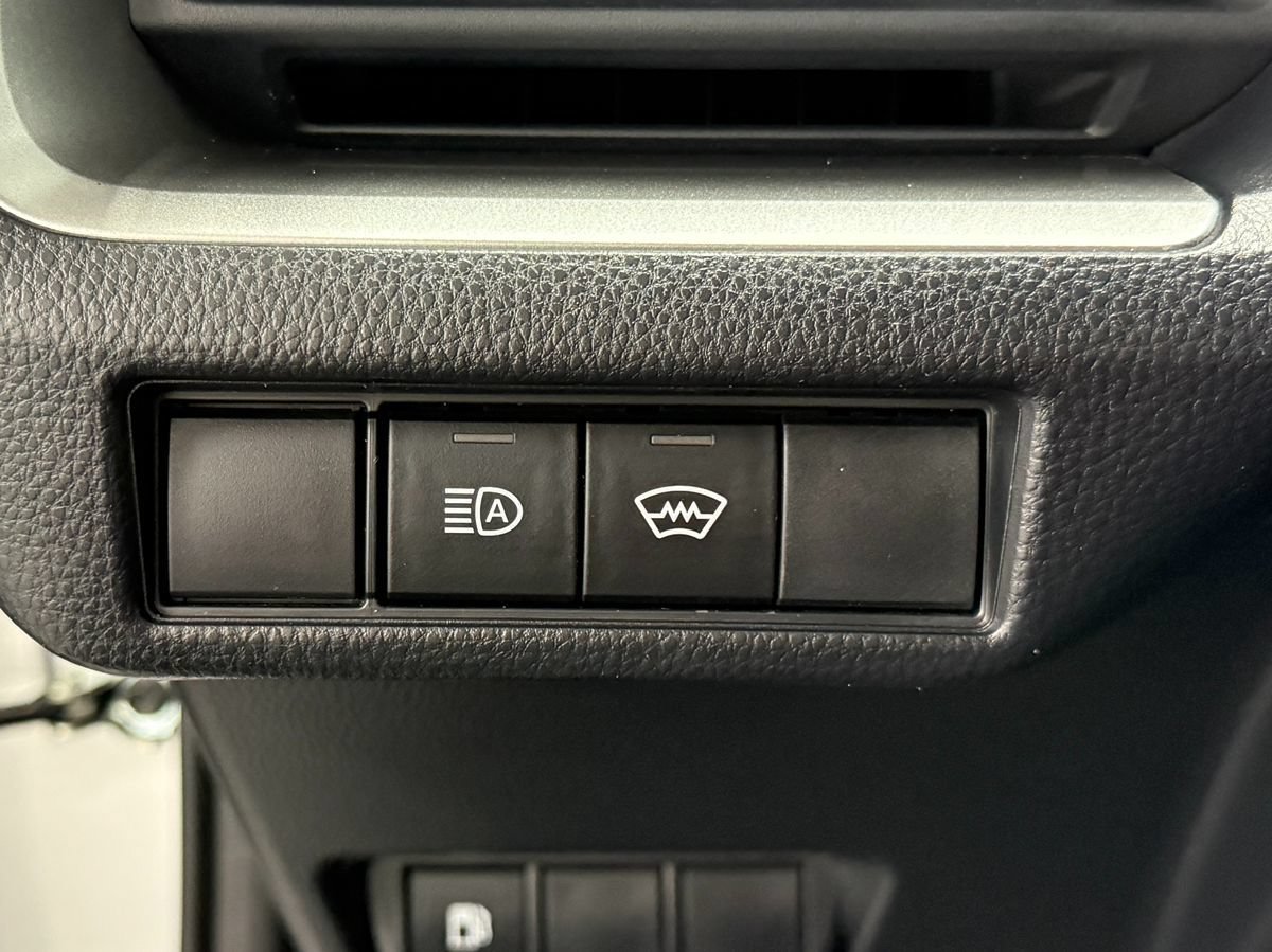 Used 2025 Toyota Prius LE FWD image 20