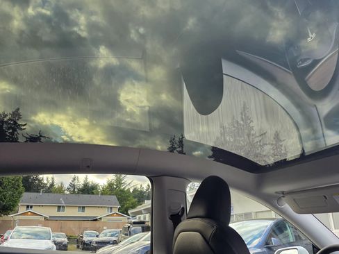 Used 2024 Tesla Model Y Long Range image 15