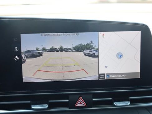 Used 2024 Hyundai Elantra SEL FWD image 17