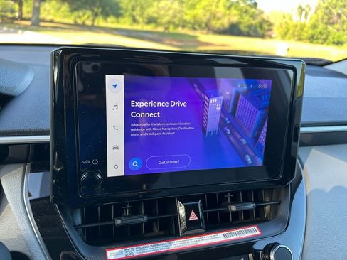 Used 2025 Toyota Corolla Cross LE image 23